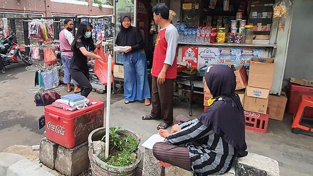 Pembagian Bantuan Sembako Dari Trans Corp