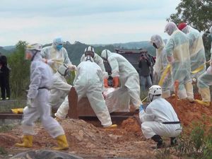 Duduk Perkara Warga Bekasi Tolak Petugas Makamkan Jenazah Diduga Corona Duduk Perkara Warga Bekasi Tolak Petugas Makamkan Jenazah Diduga Corona