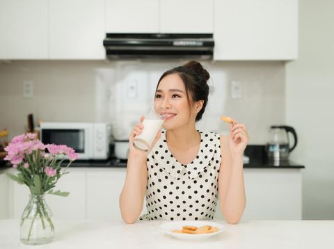Amankah Ibu Menyusui Minum Susu Almond sebagai ASI Booster?