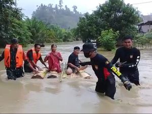 Ratusan Warga Pasangkayu Sulbar Terisolir Terjebak Banjir