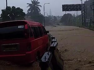 Gerbang Tol Cilegon Barat Ditutup Imbas Banjir