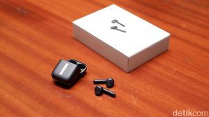 Unboxing Oppo Enco Free, Pesaing Apple Airpods Harga Rp 1 Jutaan