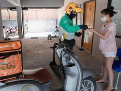 Pilot Pesawat Jet Ini Tak Gengsi Jadi Pengantar Makanan Demi Uang