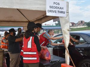 Babah Alun Gelar Sedekah Berkonsep Drive Thru di Tol Desari