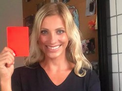 Lagi Heboh Prank, Dulu Wasit Cantik Viral Pura-pura Kasih Kartu