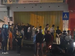 Kala Anggota TNI di Garut Tolong ODGJ yang Melahirkan di Pinggir Jalan