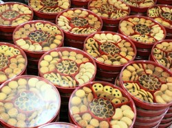 Pesanan 100 Kotak Kue Kering Dibatalkan, Netizen ini Dapat Bantuan Tak Terduga