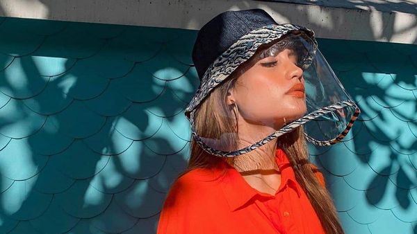 Foto: Gaya Kece Artis Indonesia Pakai Face Shield Cegah Virus Corona