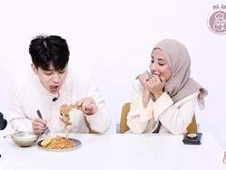 Intip Reaksi Yunhyeong iKON Saat Pertama Kali Cicip Makanan Arab