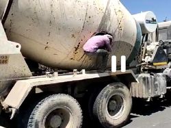 Kelewatan! Truk Molen Jadi Tempat Penyelundupan Manusia saat Lockdown