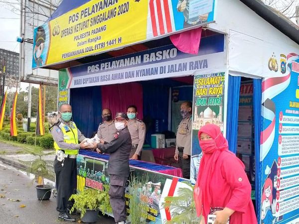 Nasi Bungkus untuk Satgas COVID-19