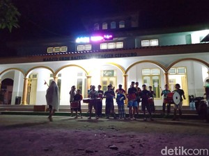 Atraksi Drumband Sahur, Cara Pemuda Pangandaran Bangunkan Warga