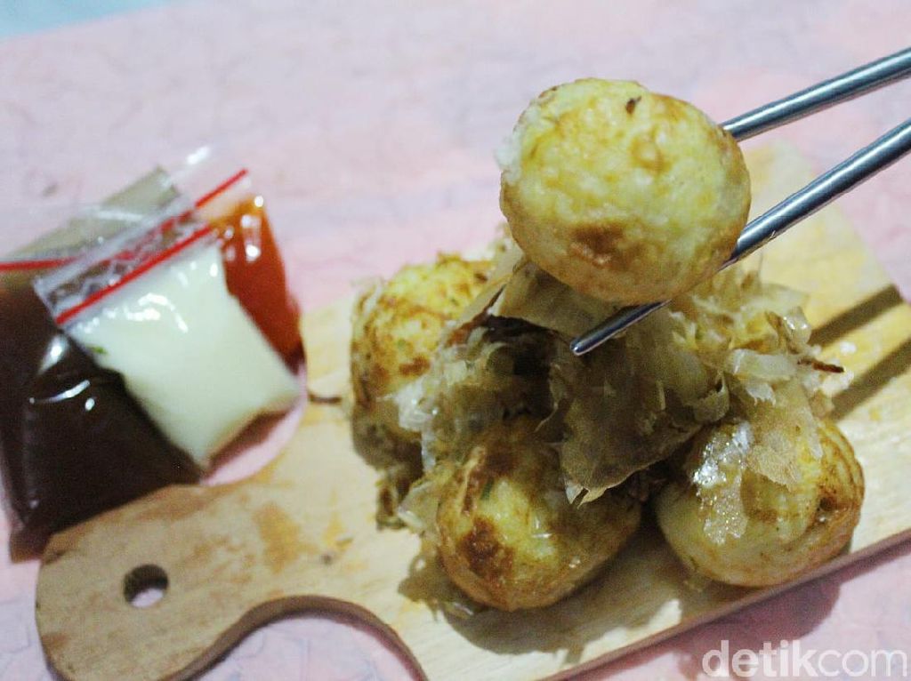 Hajitako: Jajan Takoyaki Hingga Okonomiyaki yang Umami di Sini