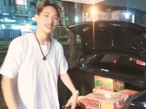 Bikin Prank Bagikan Makanan Sampah, Kok Bisa Subscribernya Ribuan? Bikin Prank Bagikan Makanan Sampah, Kok Bisa Subscribernya Ribuan?