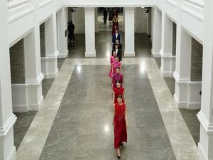 Peragaan Busana di China Digelar Tanpa Penonton