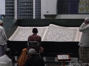 Di Tengah Pandemi, Tadarus Al-Quran Raksasa di Banyuwangi Tetap Digelar Di Tengah Pandemi, Tadarus Al-Quran Raksasa di Banyuwangi Tetap Digelar