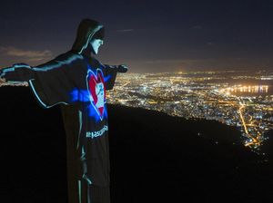 Kini, Patung Yesus di Brasil Bermandikan Cahaya dan Bermasker
