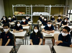Jutaan Anak Vietnam Kembali Sekolah Usai 3 Bulan Ditutup karena Corona