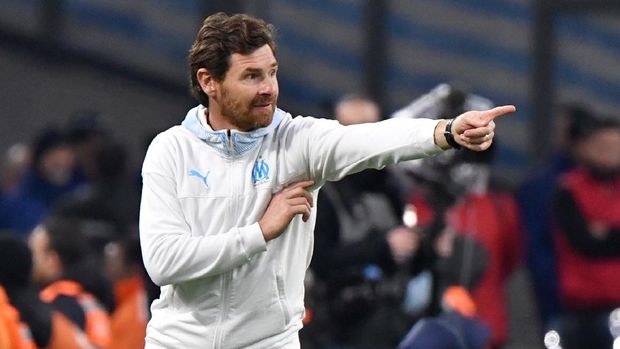 Marseille's Portuguese coach Andre Villas Boas gestures during the French L1 football match between Olympique de Marseille (OM) and Angers SCO at the Velodrome Stadium in Marseille, southern France on January 25, 2020. (Photo by GERARD JULIEN / AFP)