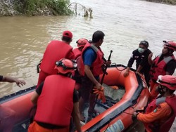 Seberangi Sungai untuk Perbaiki Pipa, Warga Poso Hanyut