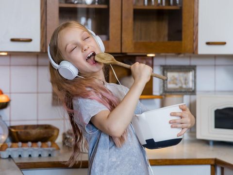 Ilustrasi anak masak