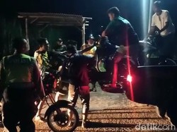 Tegakkan Physical Distancing, Puluhan Joki dan Motor Diangkut ke Kantor Polisi