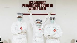 Potret Selebgram Falla Adinda Jadi Relawan Medis Corona di Wisma Atlet