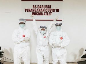 Potret Selebgram Falla Adinda Jadi Relawan Medis Corona di Wisma Atlet