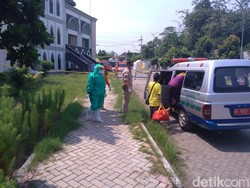 4 Karyawan Klaster Rokok Tulungagung Dijemput untuk Test Swab