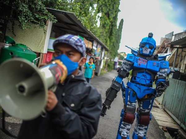 Masih Nekat Mau Nongkrong? Awas Keciduk Satgas Robot Ini