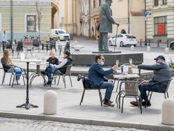 Kota di Lithuania Gratiskan Alun-alun Bagi Tongkrongan Kafe