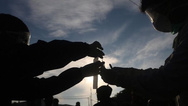 Penumpang KRL Bekasi Tes Massal COVID -19