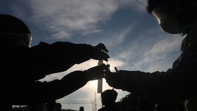 Satgas COVID-19: Banyak yang Tertular Corona dari Keluarga dan Teman Dekat Satgas COVID-19: Banyak yang Tertular Corona dari Keluarga dan Teman Dekat