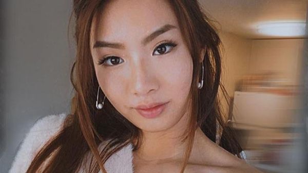 Foto: Perawat Cantik Ini Viral di TikTok, Berbagi Info Corona Sambil Joget