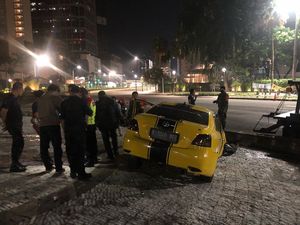 Polisi Cek Urine Pengemudi Sedan yang Tabrak Pembatas Bundaran HI