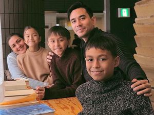 Tips Kenalkan Gadget ke Anak ala Darius Sinathrya