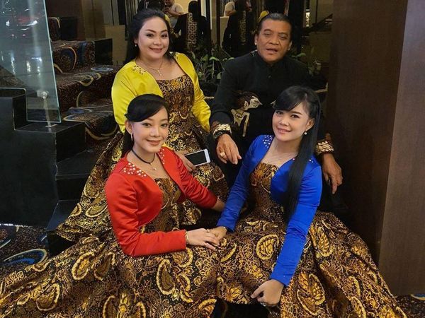 Didi Kempot Meninggal, Ini Sosok Istrinya Yan Vellia yang Jarang Terekspos