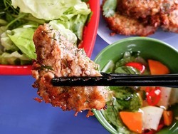 Mau Cicip? Omelet Cacing Tanah yang Gurih dari Vietnam