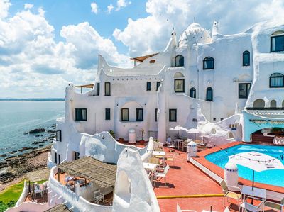 Hotel Unik di Uruguay, Di Pinggir Tebing & Dibangun Selama 36 Tahun
