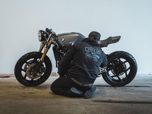 Penampakan Moge Touring BMW K100 yang Kini Bermazhab Cafe Racer