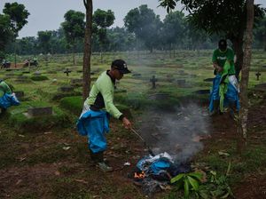 Penggali Kubur Jenazah Corona Curhat Insentif Tertunda 2 Bulan