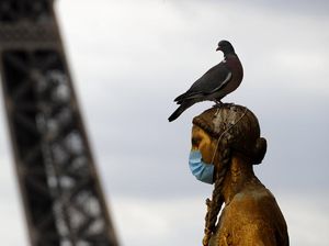 Ketika Patung-patung di Dunia Ikutan Pakai Masker