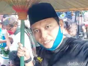 Sobat Ambyar Beri Penghormatan Terakhir untuk Didi Kempot Sobat Ambyar Beri Penghormatan Terakhir untuk Didi Kempot