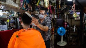 Berkah Tukang Cukur di Sejumlah Negara Usai Lockdown Dibuka