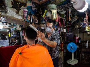 Berkah Tukang Cukur di Sejumlah Negara Usai Lockdown Dibuka Berkah Tukang Cukur di Sejumlah Negara Usai Lockdown Dibuka