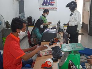 Gagal Mudik karena Corona, Warga Perantauan Paketkan Barang untuk Keluarga