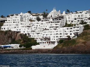Hotel Cantik di Pinggir Tebing, Bangunnya Pakai Tangan, Butuh 36 Tahun! Hotel Cantik di Pinggir Tebing, Bangunnya Pakai Tangan, Butuh 36 Tahun!