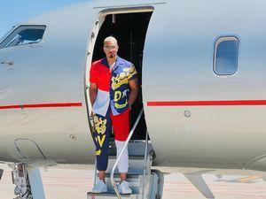 Potret Pebisnis Fashion Umar Kamani yang Punya Sebutan Miliuner Playboy Potret Pebisnis Fashion Umar Kamani yang Punya Sebutan Miliuner Playboy