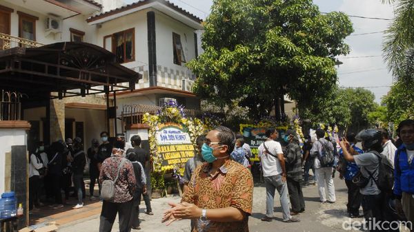 Simpati Warga Surakarta di Rumah Duka Didi Kempot