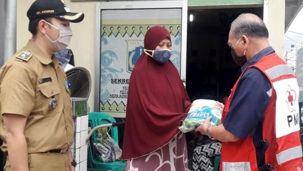 Ribuan Paket Sembako untuk Warga Terdampak COVID-19